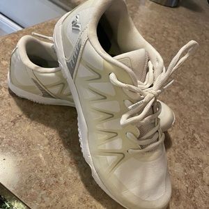 Women’s cheer shoes